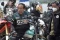 Tunggangi Kawasaki W175...