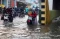 Banjir Genangi Jalan...