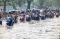 Banjir Genangi Jalan...