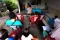 Warga Terima Bantuan...