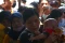 Emak-emak Gendong Bayi...