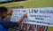 Warga Protes Pengambilalihan...