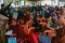 Warga Cairkan Bantuan...