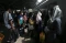 Naik Kereta Api, Puluhan...