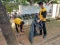 Bersihkan Sisa Sampah...