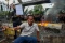 Kocak, Pria Ini Asik...