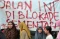 Aksi Blokir Jalan di...
