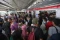 Sesak Penumpang KRL...