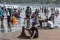 Pengunjung Padati Pantai...