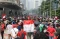Suporter Menyambut Arak-arakan...