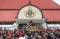 Warga Rebutan Gunungan...