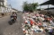 Gunungan Sampah Meluber...