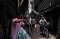 Terjepit Ruang di Dharavi,...