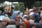 Warga Tangerang Antre...