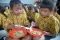 Tradisi Makan Lontong...
