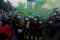 Aksi Menyalakan Flare...