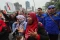 Ratusan Buruh Sujud...