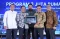 Bersama Tiga Menteri,...