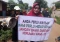Protes Bau Sampah, Warga...