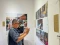 Melihat Pameran Foto...