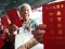 Tradisi Bagi-Bagi Angpao...