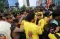 Polisi Hadang Massa...