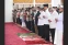 floating-Momen Jokowi Salat Jumat...