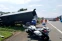 floating-Truk Polisi dan Truk...