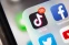 floating-Meta Laporkan Grup Online...
