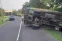 floating-Truk Terguling di Tol...