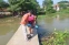 floating-Karawang Gempar! Warga...