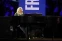 floating-Lady Gaga Nyanyi God...