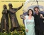 floating-Patung Shah Rukh Khan...