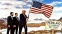 floating-Trump Kibarkan Bendera...