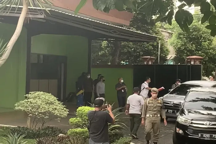 Penampakan KPK Geledah...