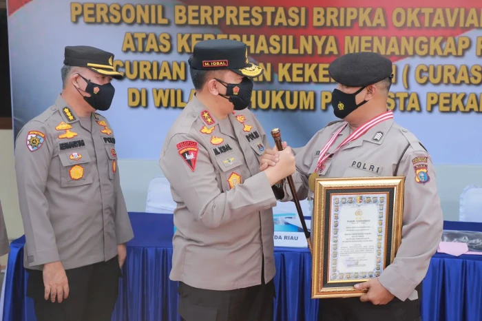 Lumpuhkan 2 Jambret...