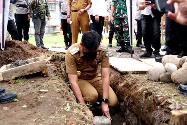 Bupati Adnan Dukung...
