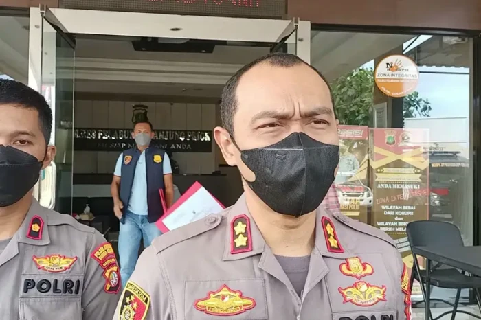 Kartu Merah Jadi Pemicu...