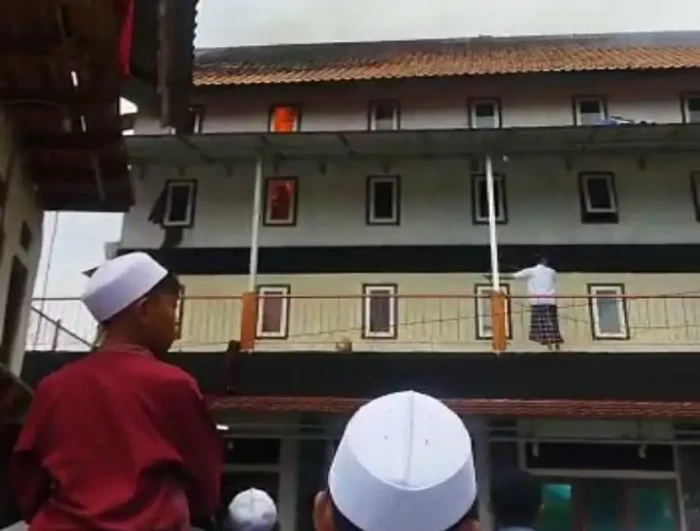 8 Kamar Pesantren di...