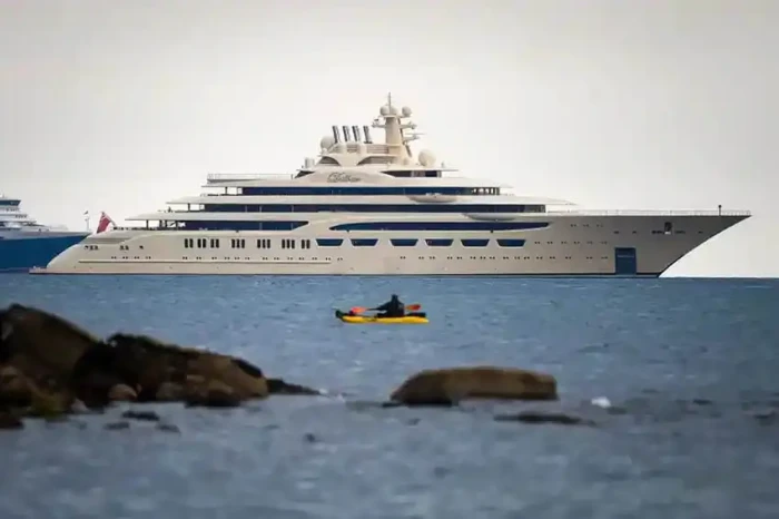 Kapal Pesiar Mewah Miliarder...