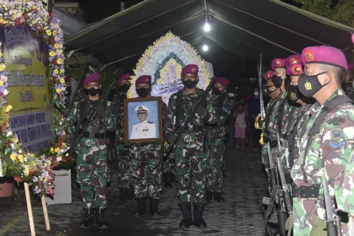 Pengangkat Jenazah Pahlawan...