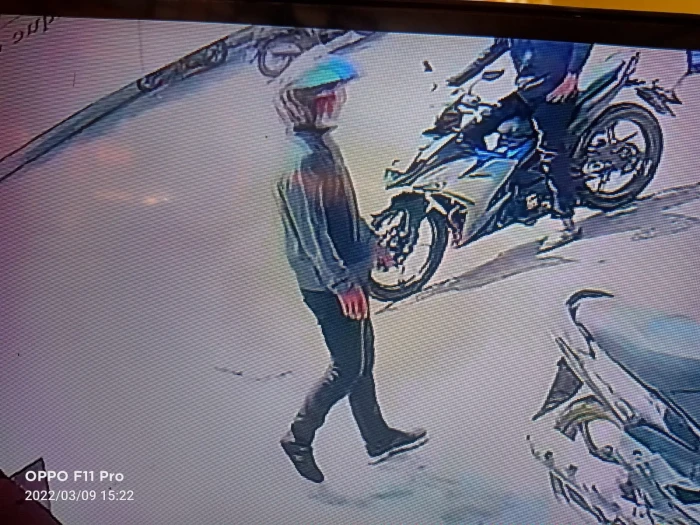 Ditinggal Parkir Beli...