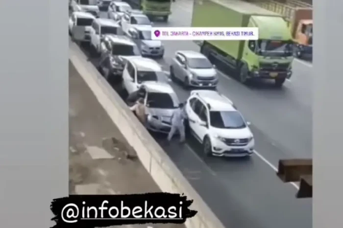 Lima Mobil Terlibat...