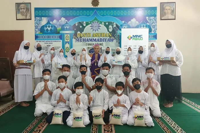 MNC Peduli Serahkan...