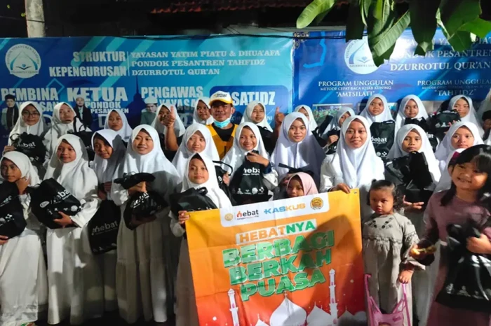 GK Hebat Bagikan Ribuan...