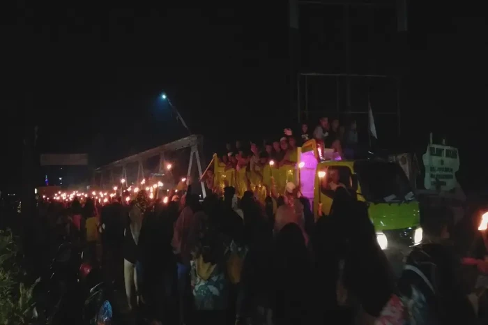 Meriahnya Pawai Obor...