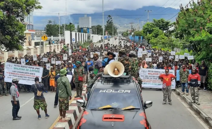 Demo Tidak Berizin,...
