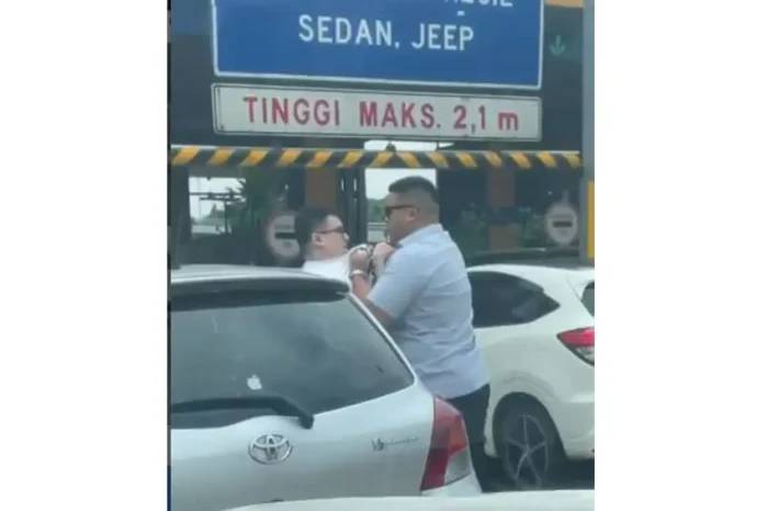 Crazy Rich Tanjung Priok...