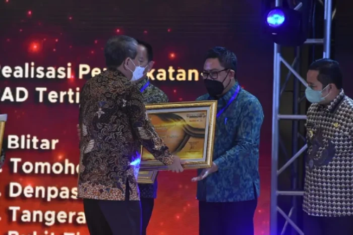 Denpasar Raih Penghargaan...
