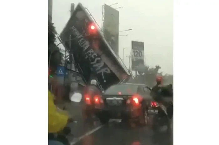 Hujan Angin Terjang...
